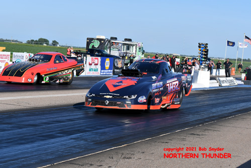 Lance Van Hauen - 'Hauen Bros. Racing' (near 
lane) vs Nick Johnson - 'Prairie Fire' (far lane)